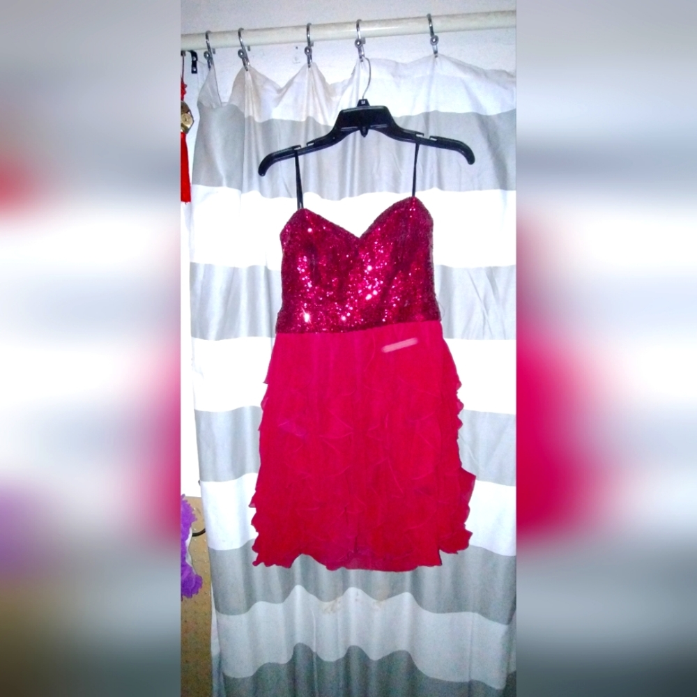 Windsor Strapless Red Sequin Formal Dress Size 13/14 Short